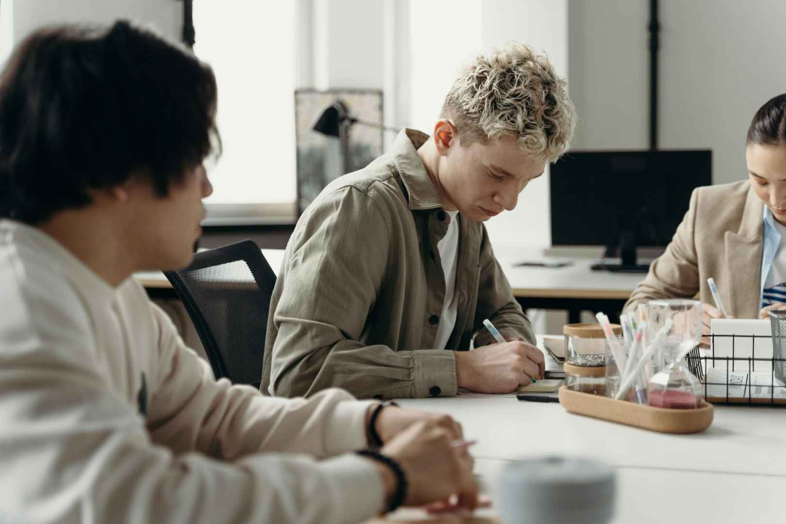 Estudiantes trabajando
